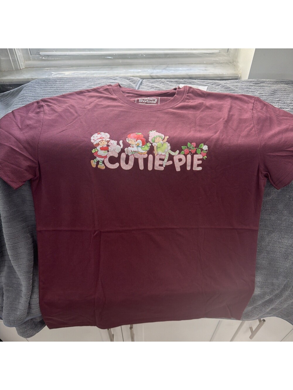 Strawberry Shortcake Cutie Pie Graphic T-Shirt Cabernet Retro Y2K M, L , XL XXL